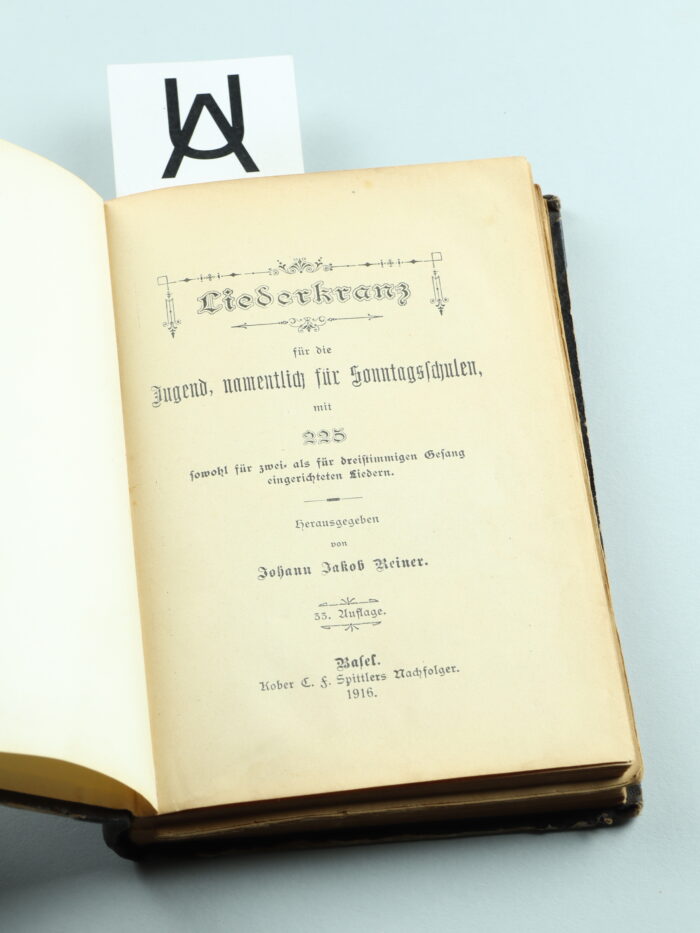 Liederkranz für die Jugend, namentlich für Sonntagsschulen mit 225 sowohl für zwei- als für dreistimmigen Gesang eingerichteten Liedern