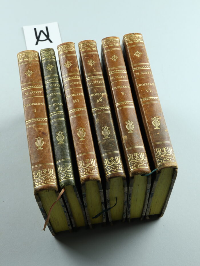Histoires du temps des croisades par Sir Walter Scott;
 traduites de l'anglais par M. A. J. B. Defauconpret […]. [Bände 1 - 6; alles, was erschienen]